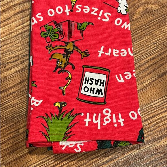 Dr. Seuss Green and Red Grinch Towel Set - Picture 2 of 2